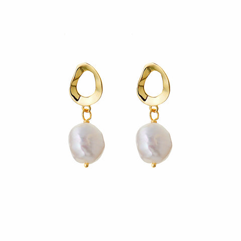 iona pearl earrings - hammered